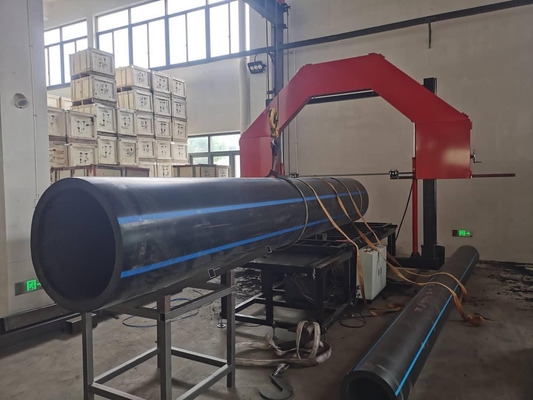 A máquina de corte plástica 315mm do ângulo da tubulação cumpre com os padrões 73/23/EEC